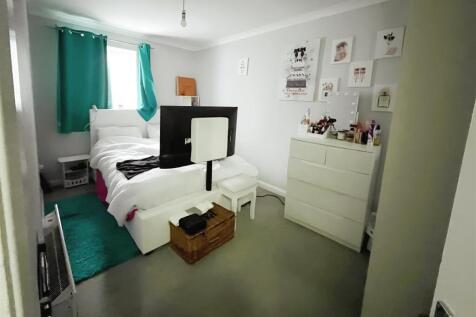 166f64ec-Bedroom 201.jpg