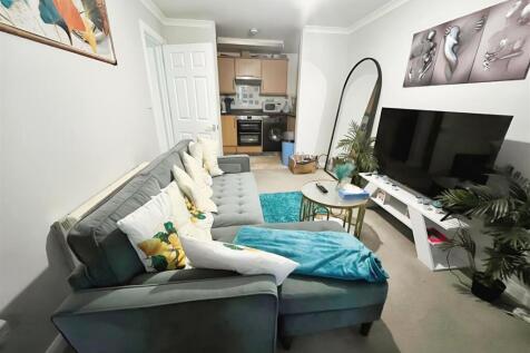 cc2e08e4-Living 201.jpg