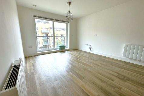 LOUNGE / DINING AREA