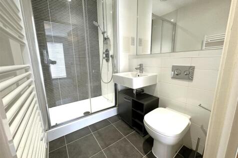 EN SUITE SHOWER ROOM