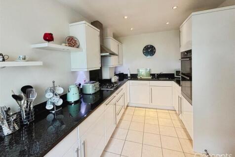 Kitchen 1.jpg