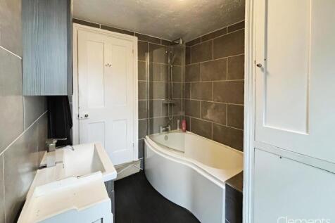 96a00b8a-Bathroom 202.jpg