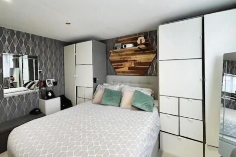 902306c6-Bedroom 20One 202.jpg