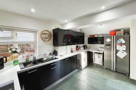 9ddeeec4-Kitchen.jpg