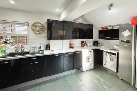 70019036-Kitchen 201.jpg
