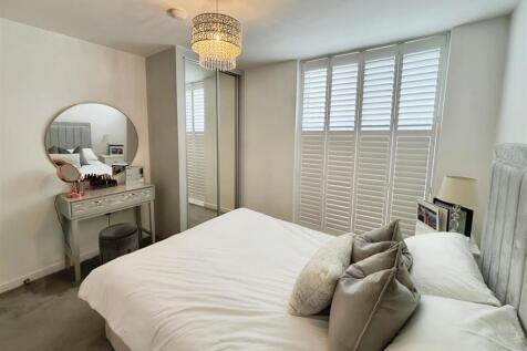 f57604a3-Bedroom.jpg