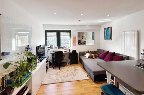 32ba72ce-Lounge 202.jpg