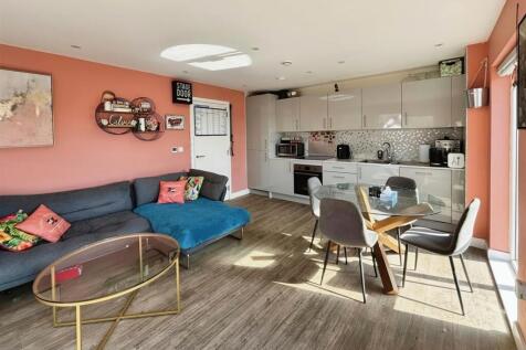 Open Plan Lounge/Kitchen