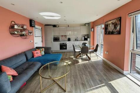 a40c446e-Living 202.jpg