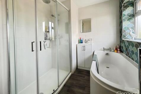 9efd4ed2-Bathroom 202.jpg