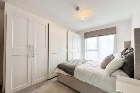 04ef6353-Bedroom 202.jpg