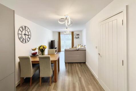 Open Plan Living Room/Kitchen