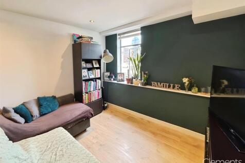 1c87e067-Living 202.jpg