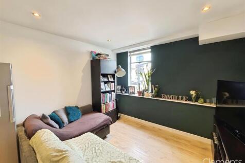 7a36ddc2-Living 201.jpg