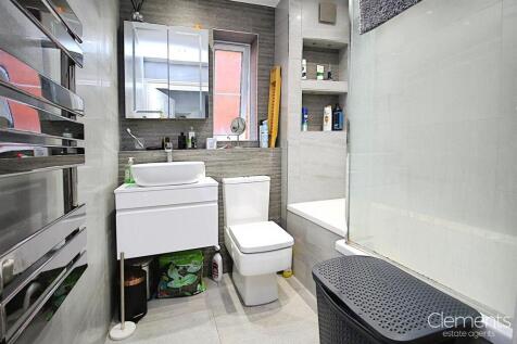 83b13cc6-BATHROOM.JPG