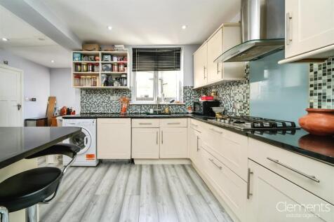 Fitted Kitchen/Breakfast Room