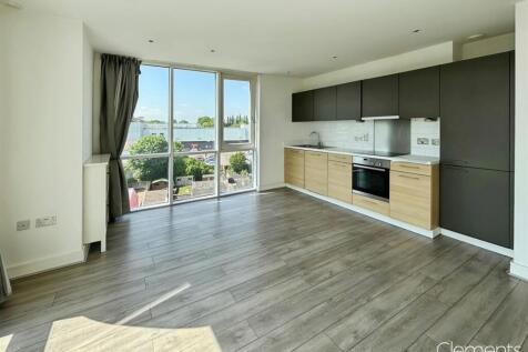 Dual Aspect Open Plan Living Room/Kitchen