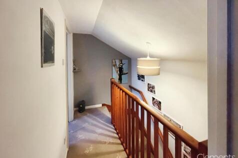 FIRST FLOOR LANDING