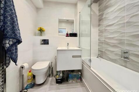 14bf586a-Bathroom 201.jpg