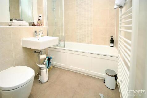 86e95722-BATHROOM.JPG