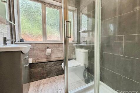 EN SUITE SHOWER ROOM