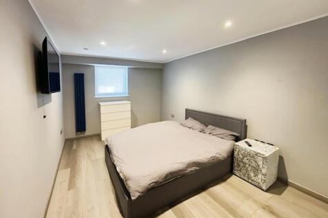 4481126f-Bedroom 202.jpg