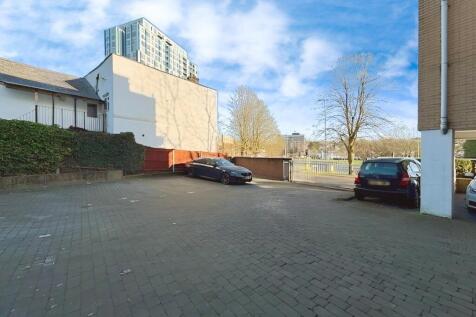 89d42a0c-Parking.jpg