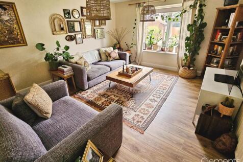 6f4d01eb-Living-Room-1.jpg