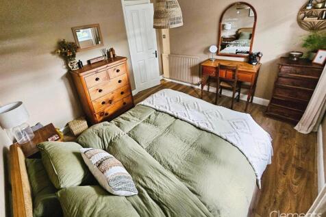 7e156436-Bedroom-2.jpg