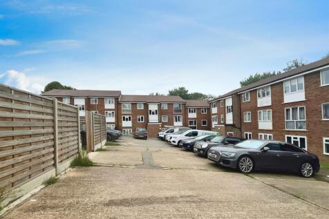 COMMUNAL GARDENS &amp; PARKING