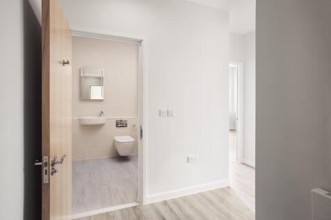 HALLWAY - BATHROOM LOW RES.jpg