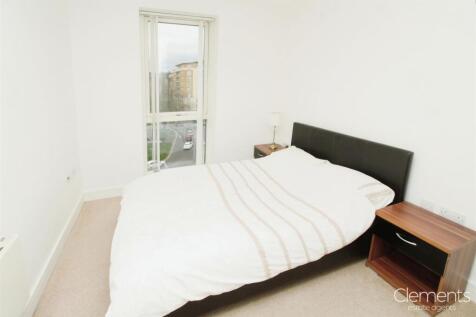 92d8754e-BEDROOM.JPG