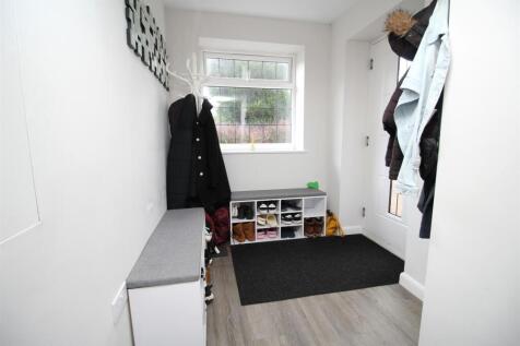 EXTENDED ENTRANCE HALLWAY