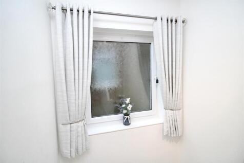 6556d20c-LANDING 20WINDOW.JPG