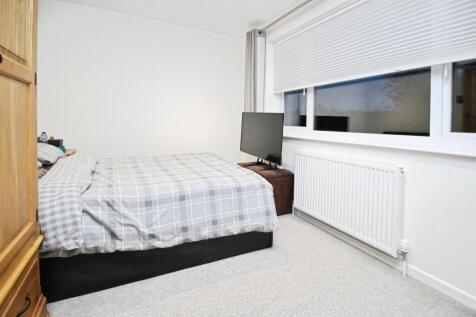 6d9256ab-BED 202 201.JPG