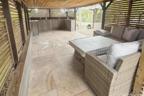 OUTSIDE SEATING AND KITCHEN AREAS
