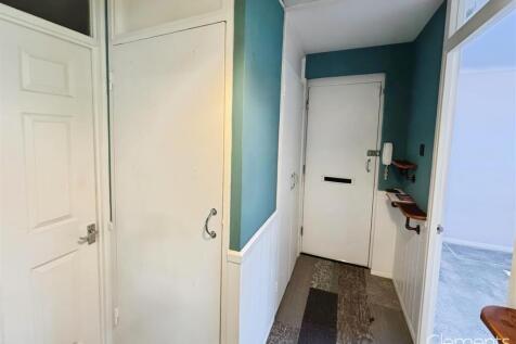 e0154ef6-Hallway.jpg