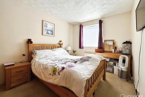 4192f849-Bedroom 20One 205.jpg