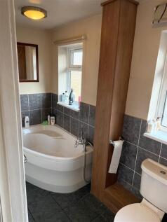 bathroom 2.jpg