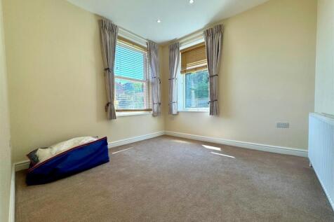 bedroom 4.jpg