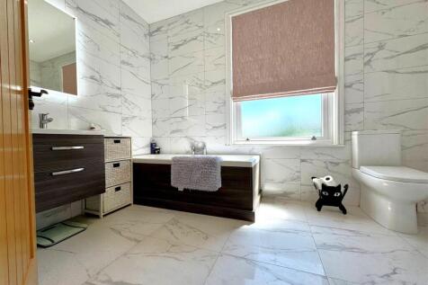 bathroom 2.jpg