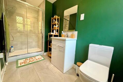 en-suite 2.jpg