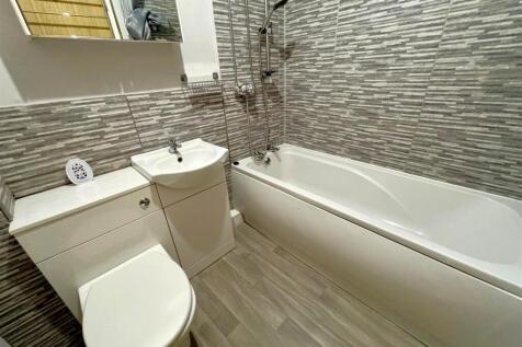 bathroom 2.jpg