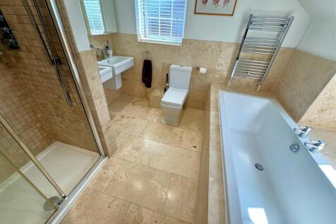 bathroom 3.jpg