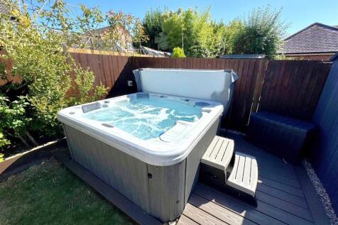 hot tub 2.jpg
