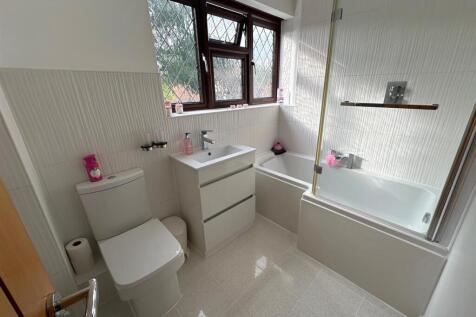 Bathroom 2.jpg