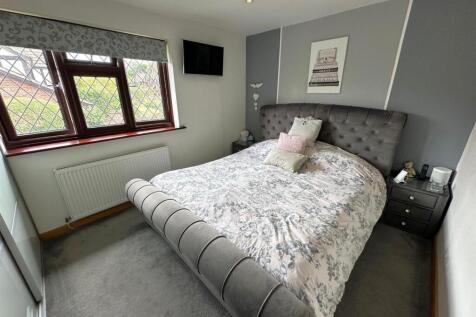 Bed 1a.jpg