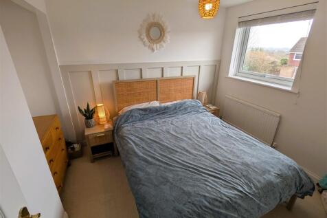 Bedroom 1.jpg