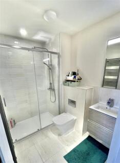 en-suite 1.jpg