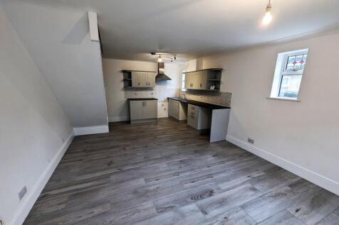 2 Bed refurbised modern house